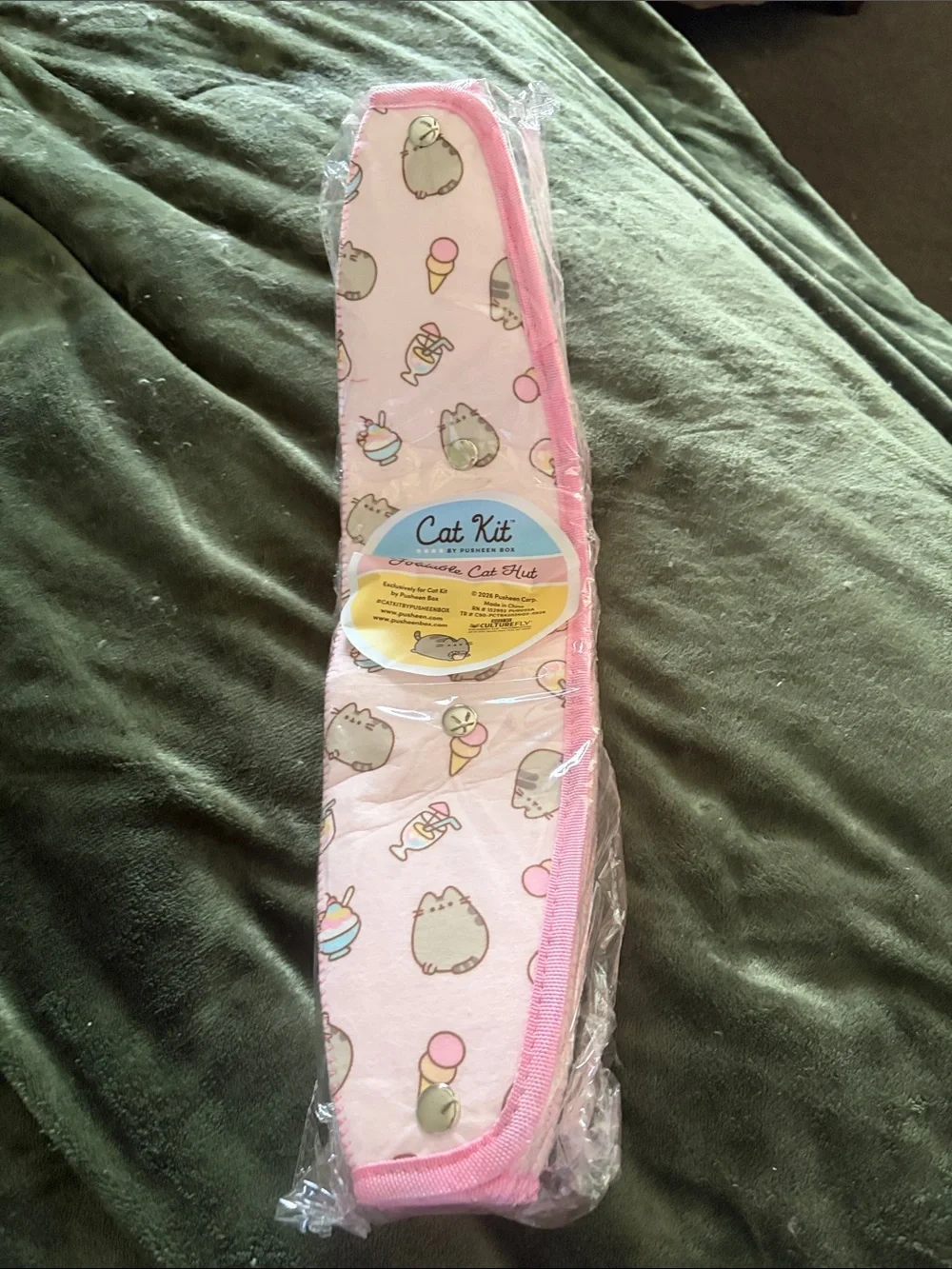 Pusheen Summer 2026 pet box with 6 NWT goodies